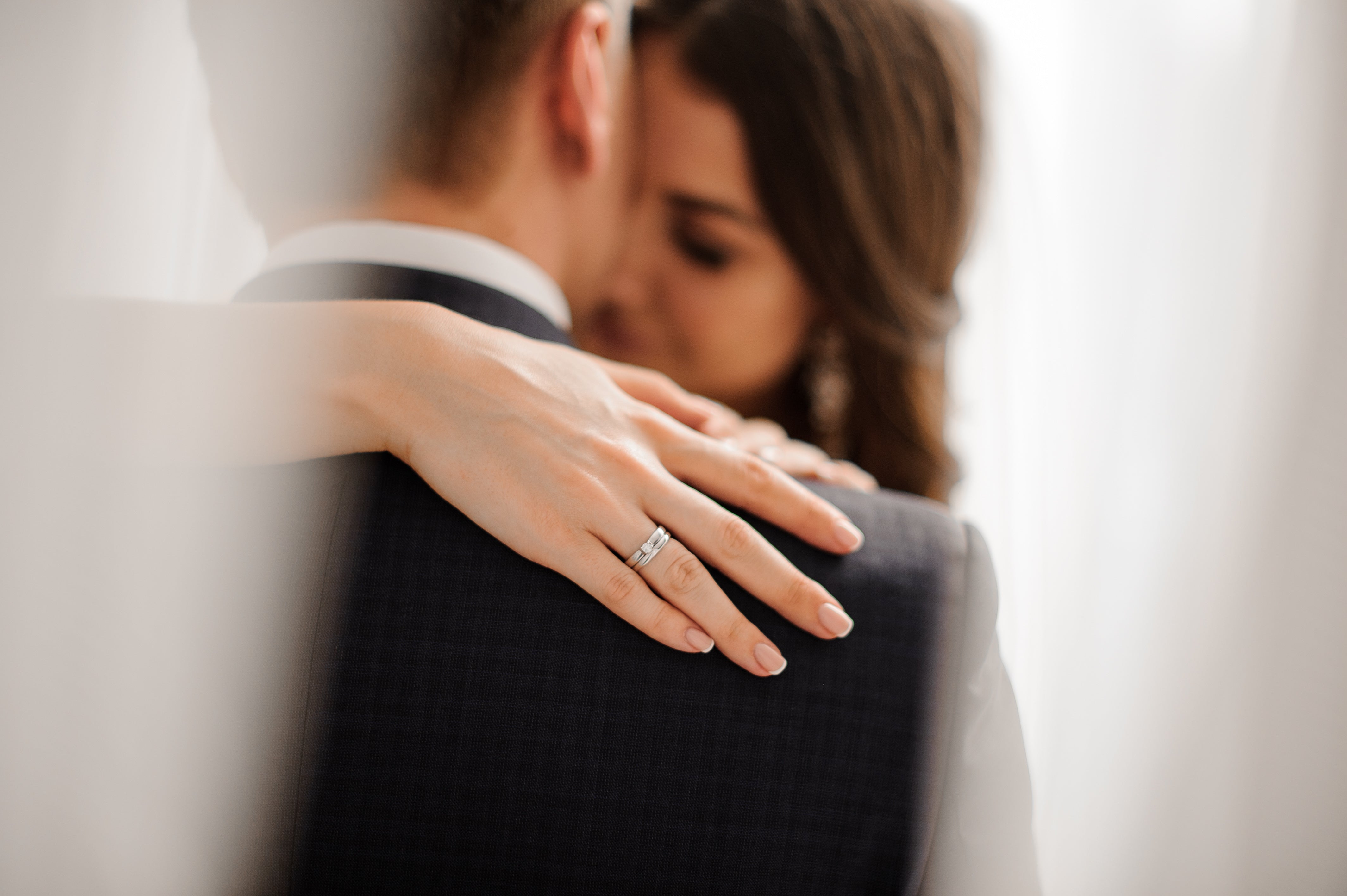 Understanding The Difference between Engagement Ring and Wedding Band Sets for Women